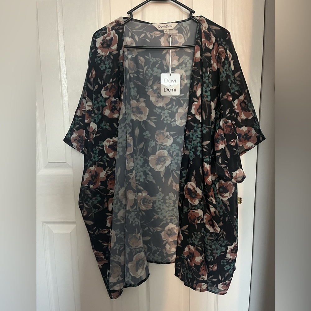 DAVI & DANI Sheer Floral Kimono NWT